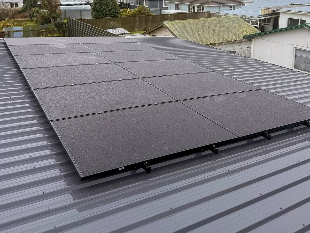 A 5.5kW EFS Solar array on a long metal roof in Hāwera, South Taranaki