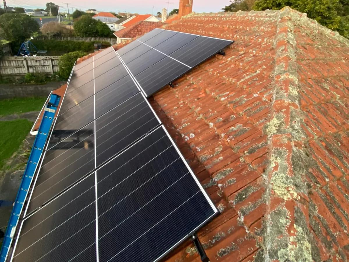 A 7.1kW EFS Solar array on a home in Waitara, Taranaki